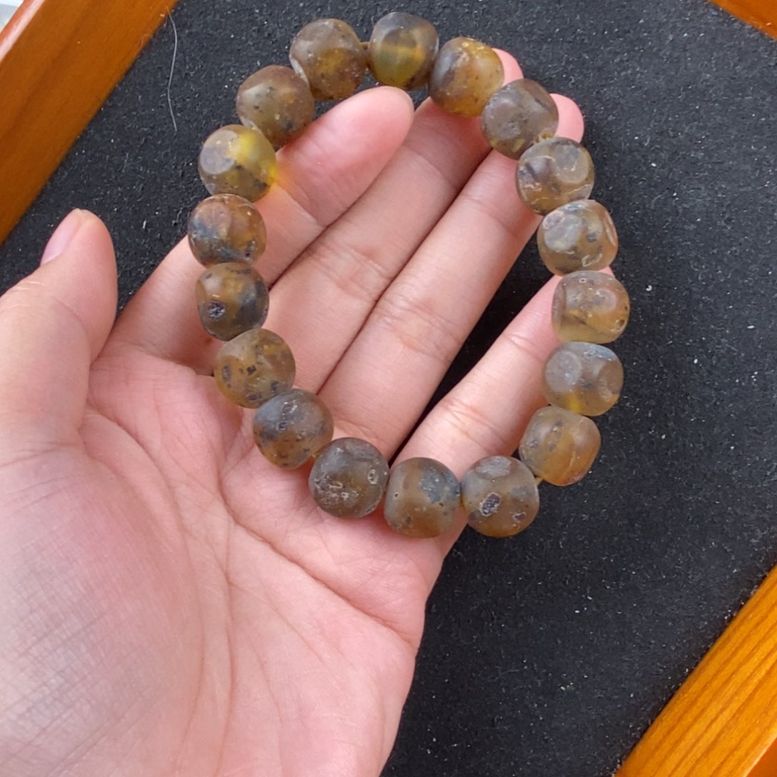 未镶嵌琥珀珠宝奇石