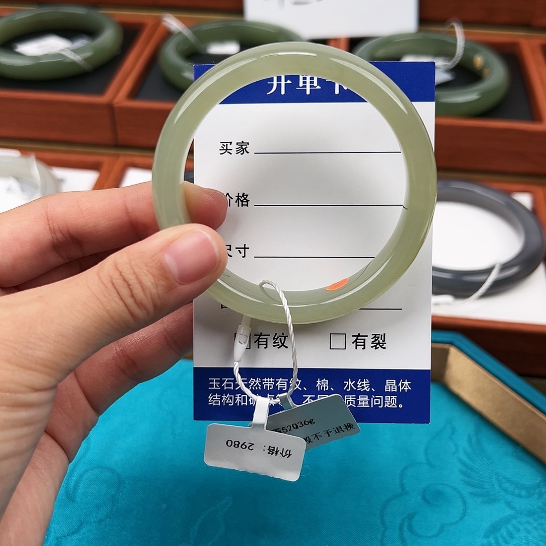 和田玉手镯未镶嵌