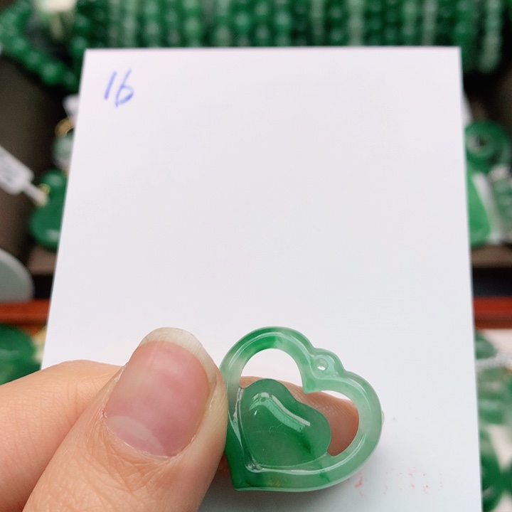 石英质玉颈饰未镶嵌