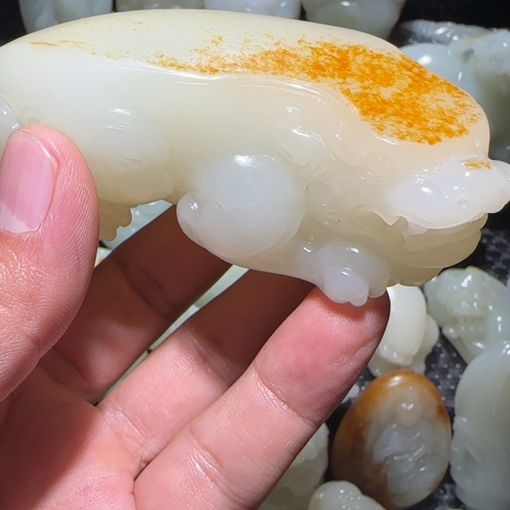 刘***珲和田玉未镶嵌颈饰