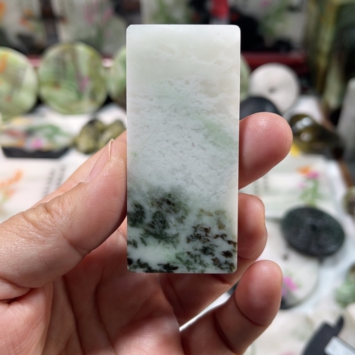 独山玉未镶嵌颈饰
