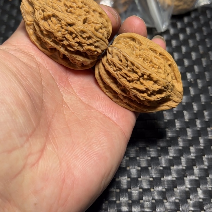 文玩核桃吊坠平谷带鱼