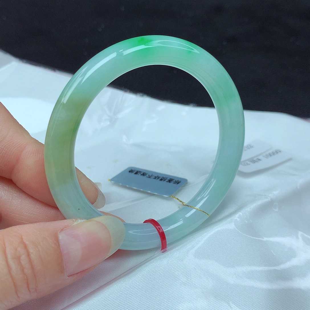 翡翠手镯未镶嵌52圆132