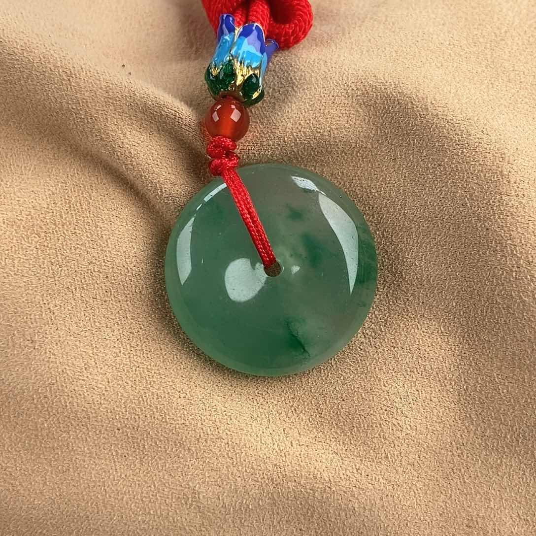 石英质玉未镶嵌颈饰平安扣