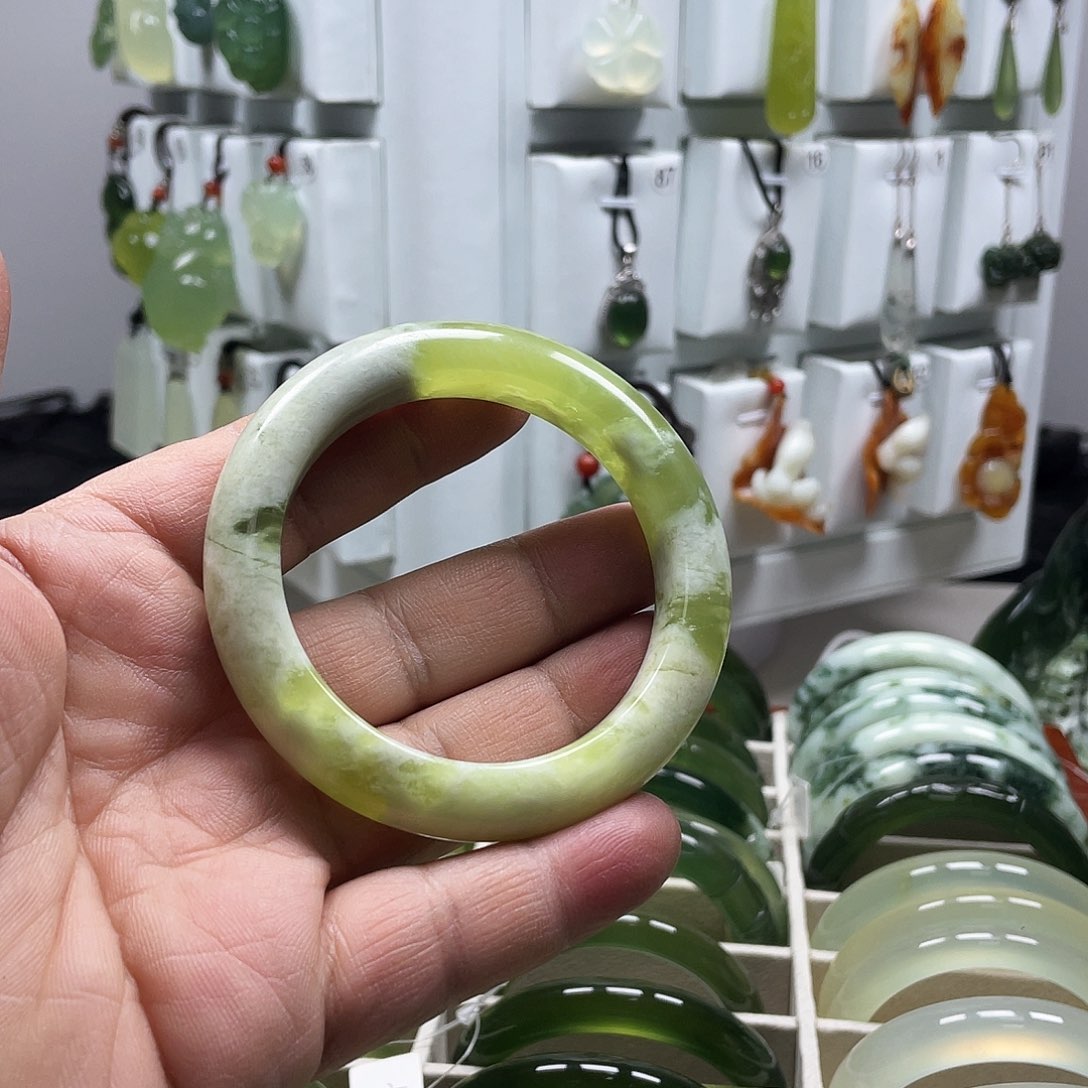 蛇纹石玉手镯合金