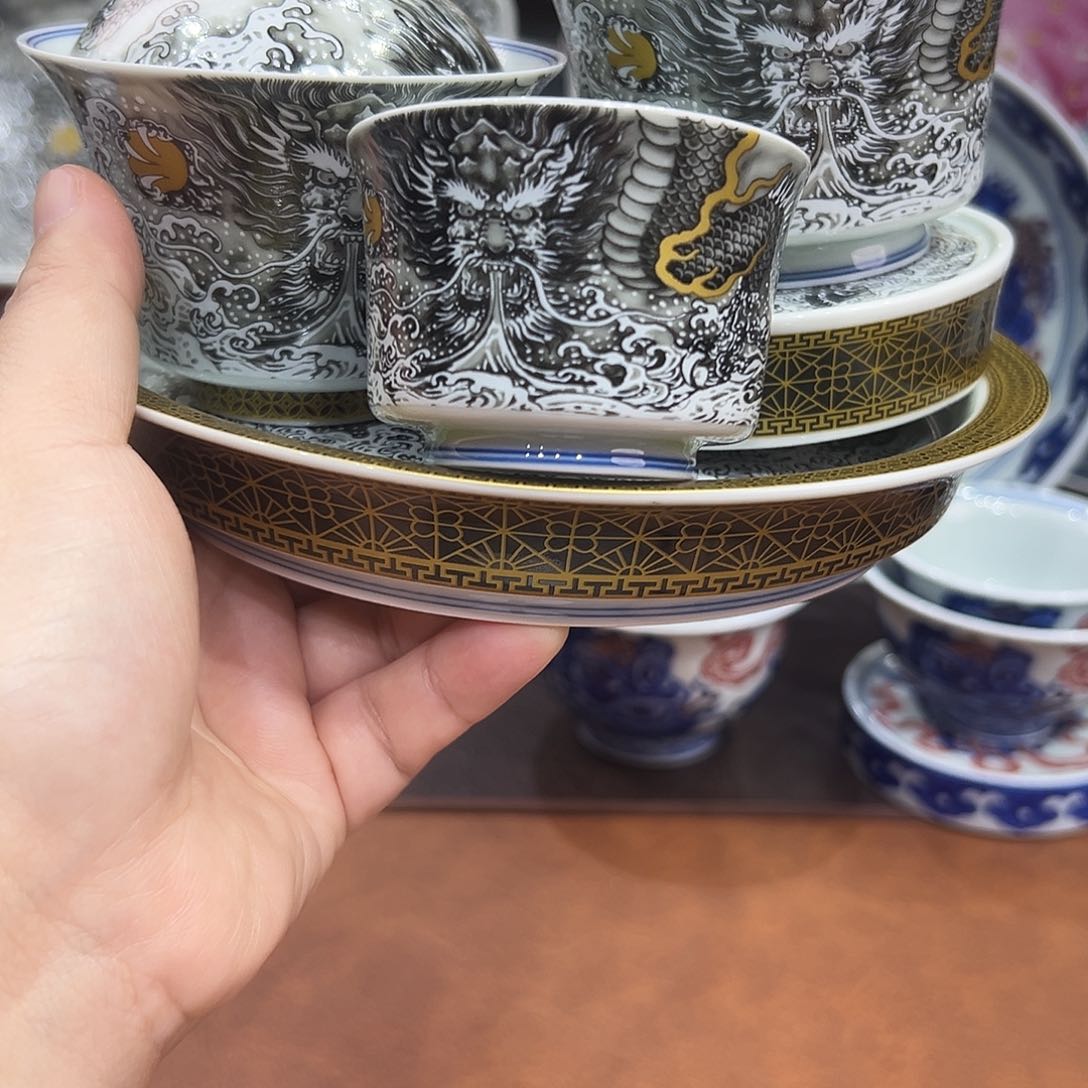 摆件个咯莫哦莫哦我