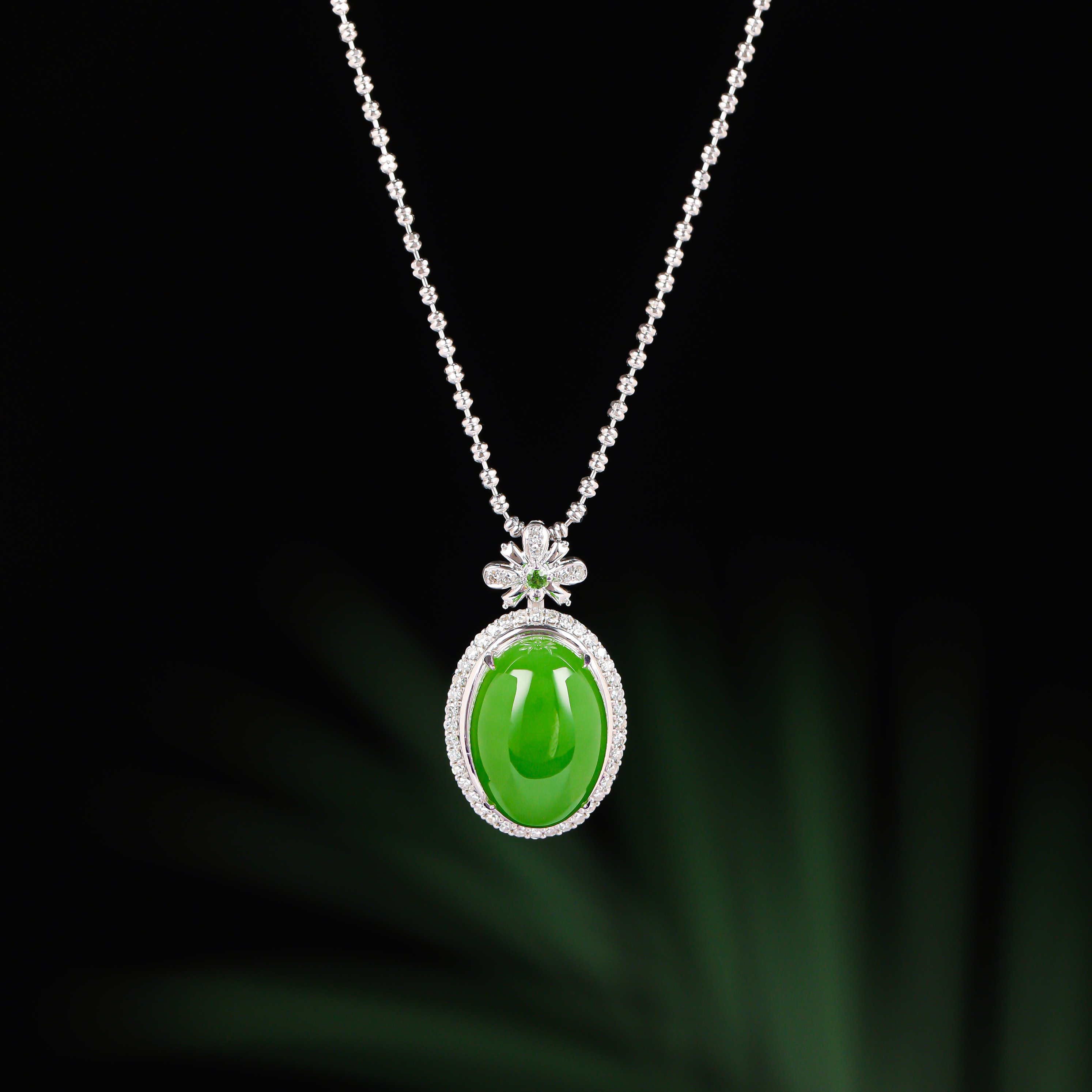 18K金星芒镶嵌10*14mm苹果绿旦面HNZ11861