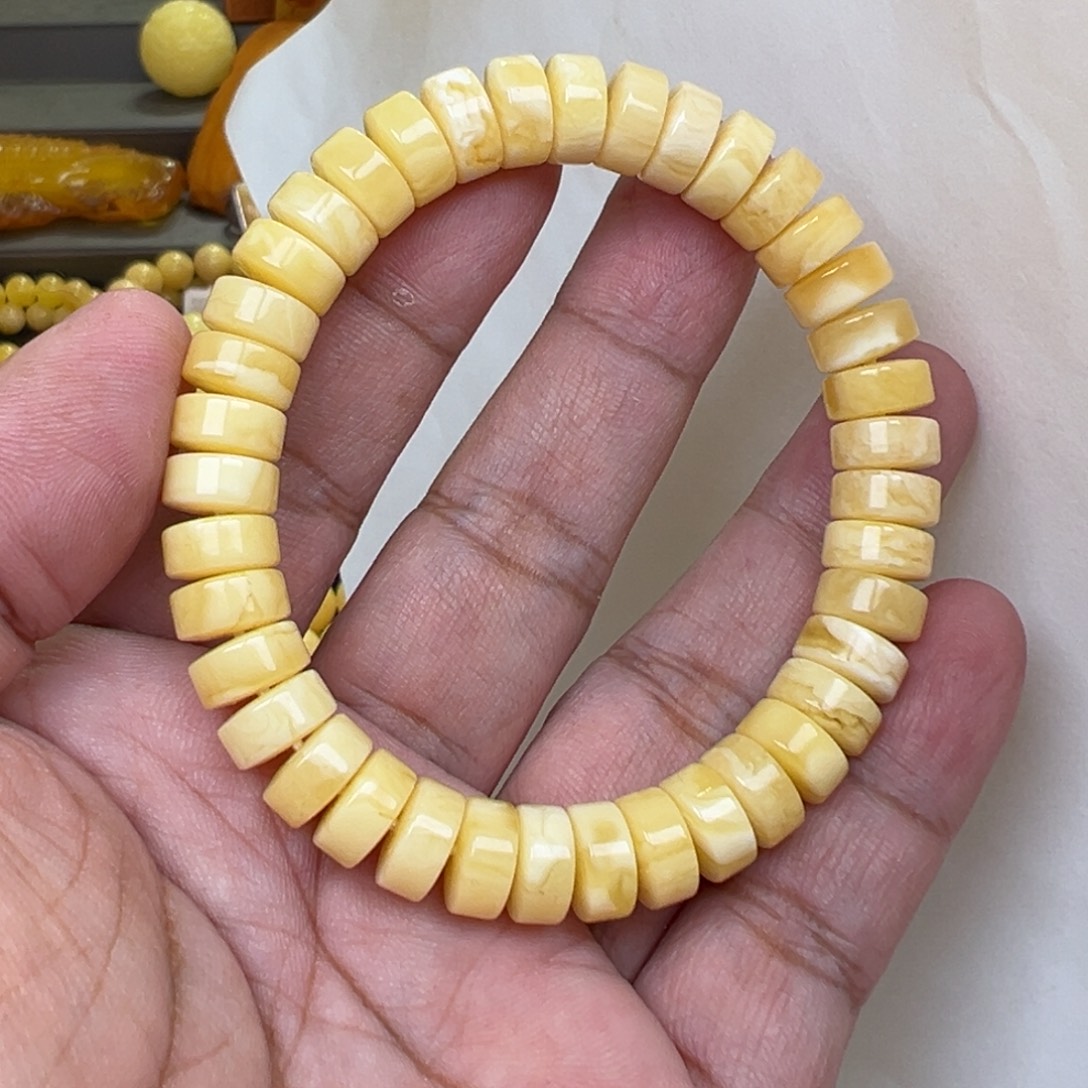 蜜蜡未镶嵌裸石10加15克