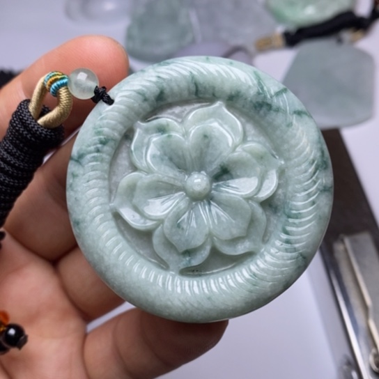 翡翠未镶嵌颈饰翡翠