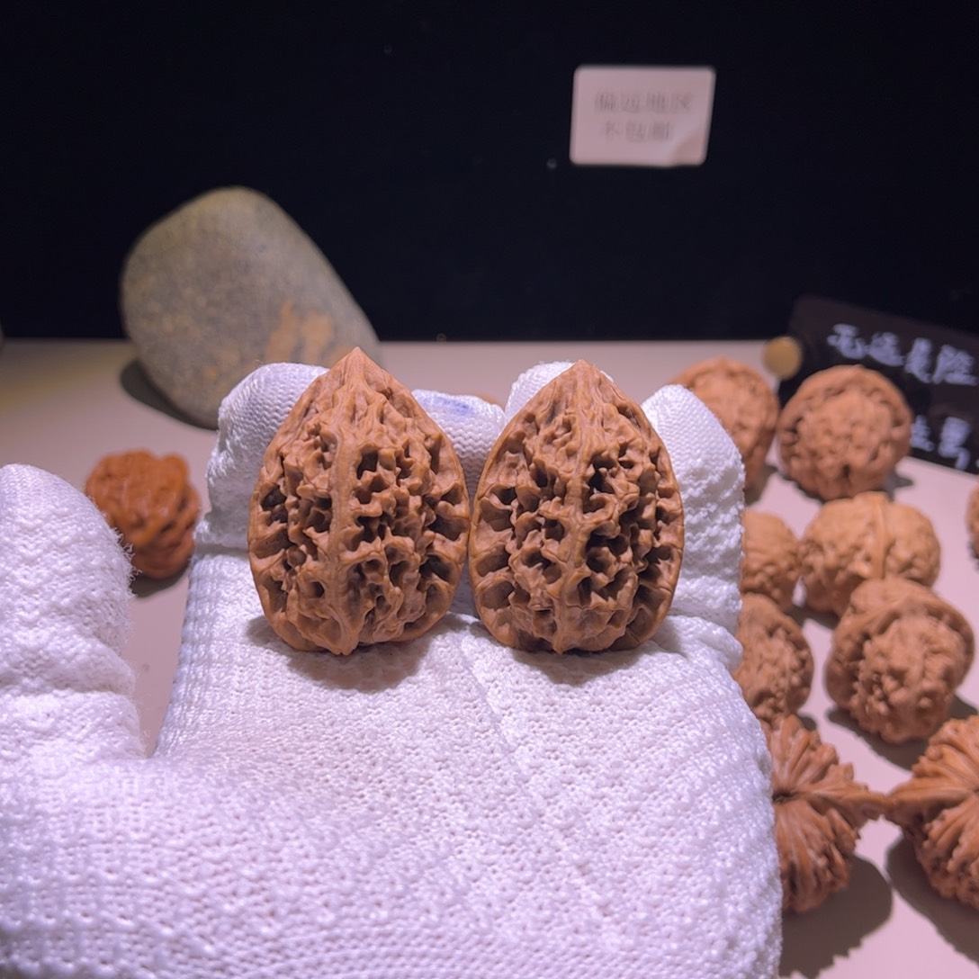 就***堡文玩核桃吊坠34野生鸡心