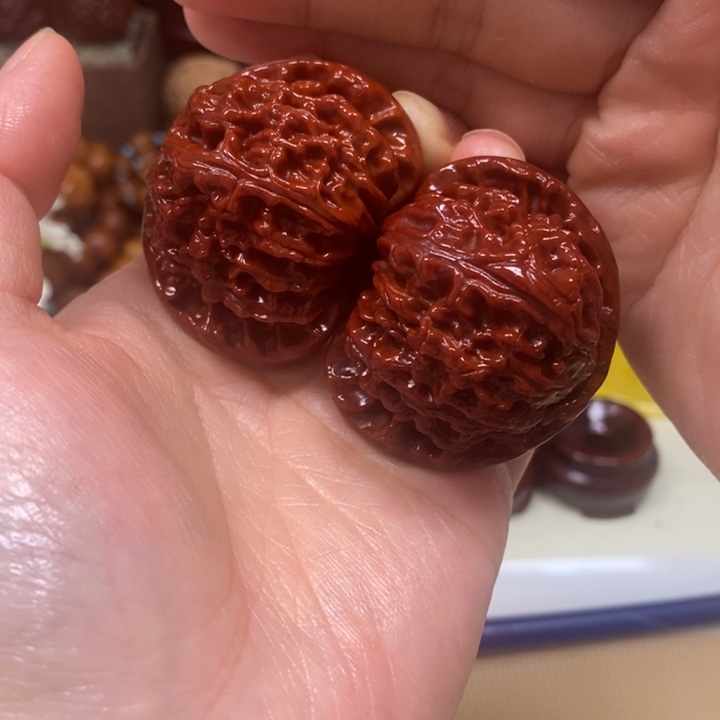 文玩核桃吊坠白狮子