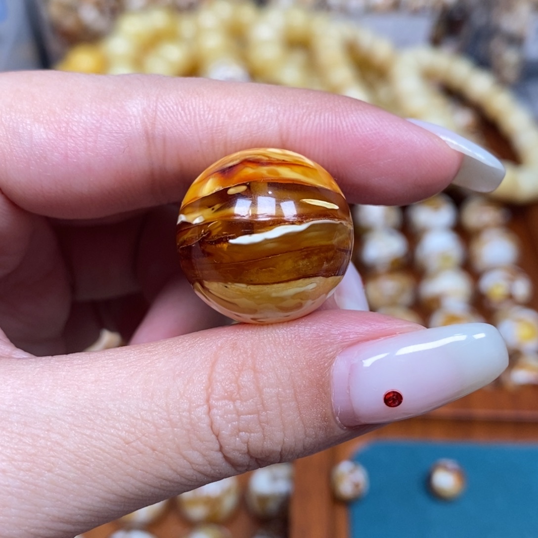 沁色蜜蜡未镶嵌圆珠