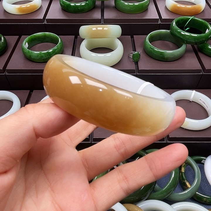 醉***杯和田玉未镶嵌手镯57口径