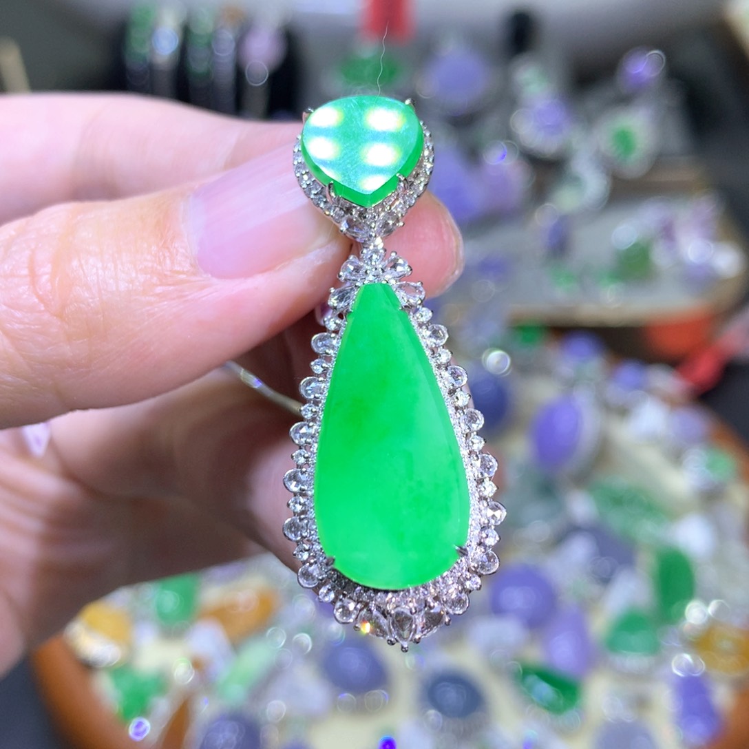 【闪购商品】翡翠颈饰18K金镶嵌翡翠吊坠项链