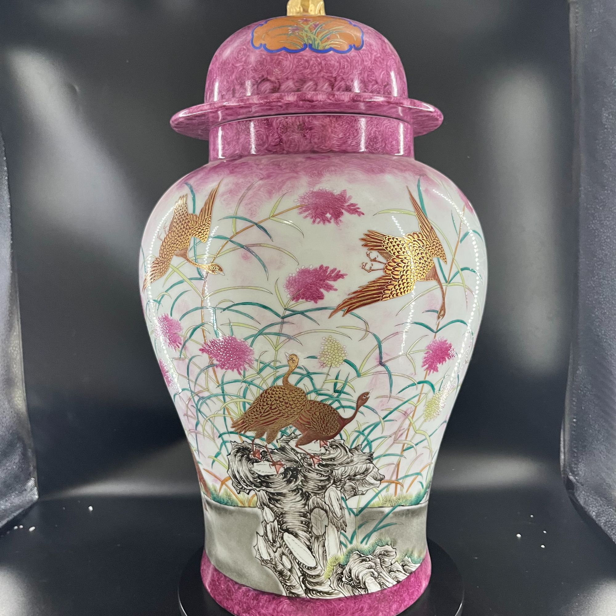 清1947粉彩描金花鸟纹将军罐