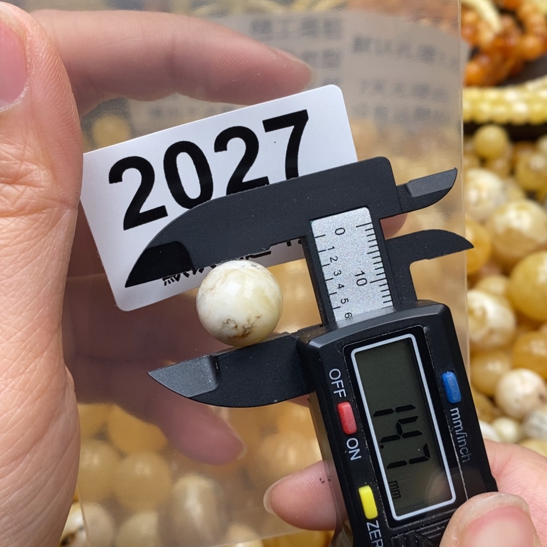 蜜蜡珠宝奇石未镶嵌