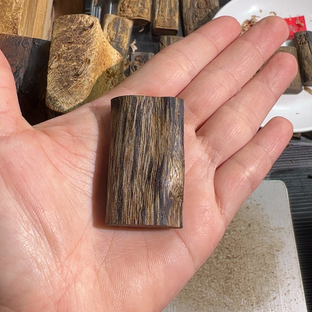 沉香吊坠绿奇楠吊坠6.8克