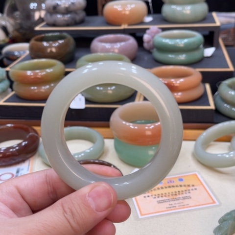 未镶嵌手镯石英质玉