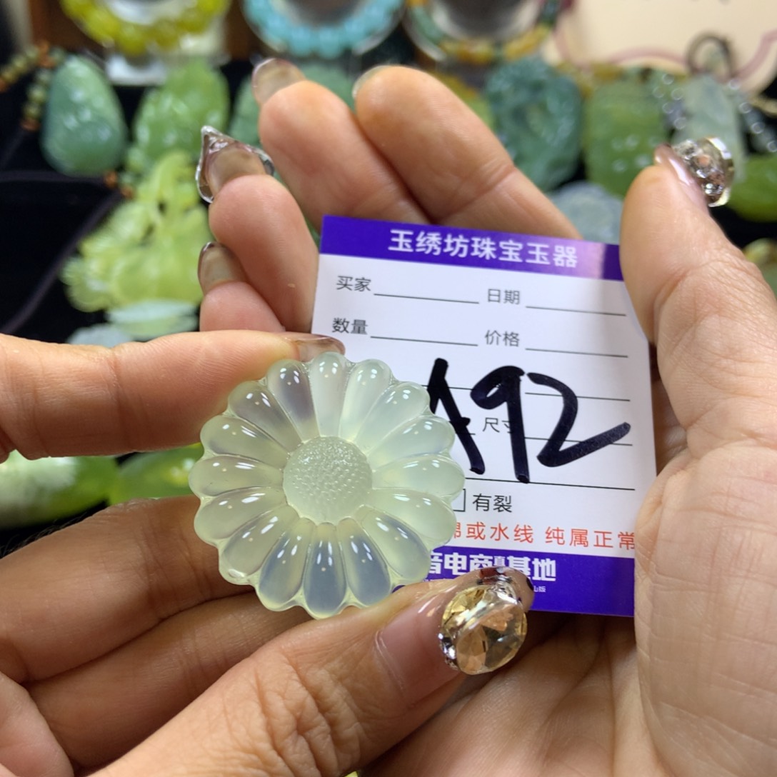 【闪购商品】蛇纹石玉颈饰未镶嵌皈*