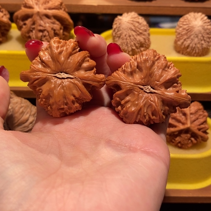 小***饭文玩核桃吊坠白狮t