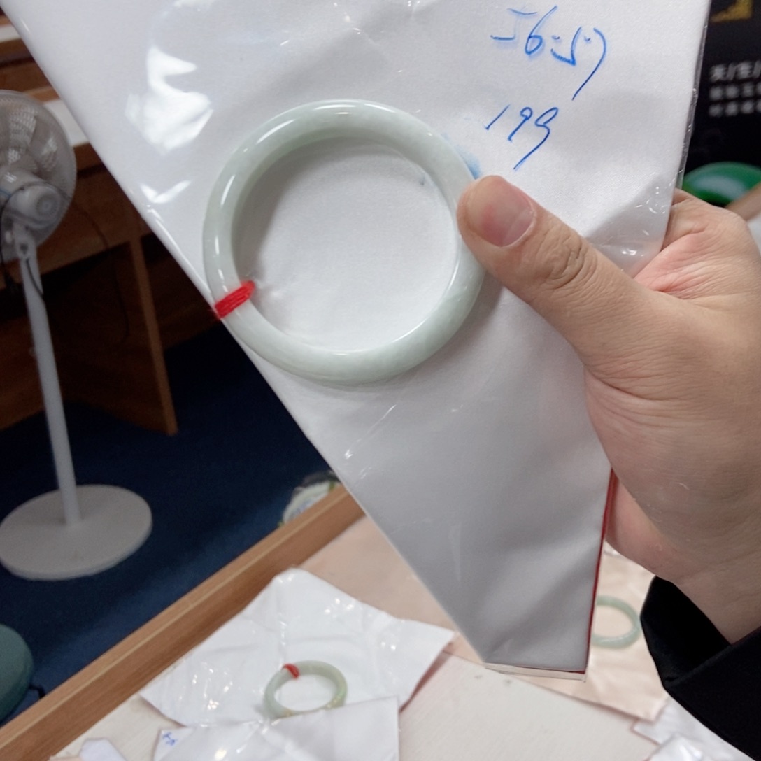 【闪购商品】翡翠手镯未镶嵌买断