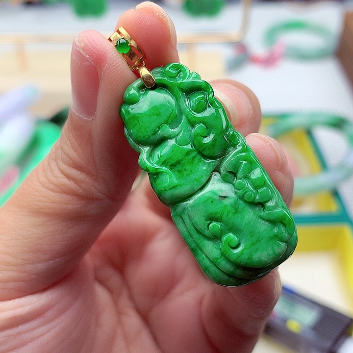 翡翠颈饰18K金镶嵌翡翠