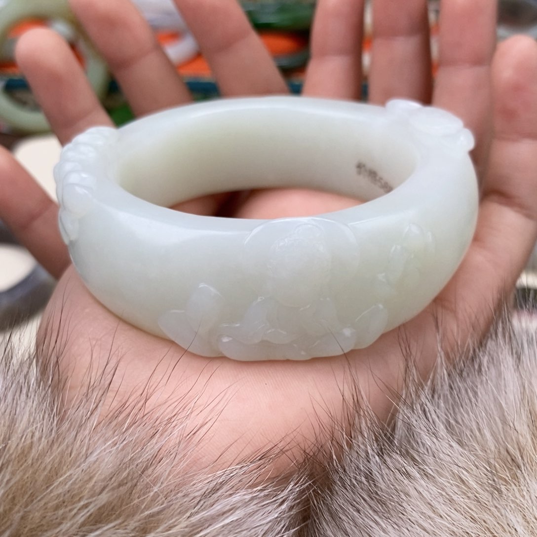 和田玉手镯未镶嵌.****子