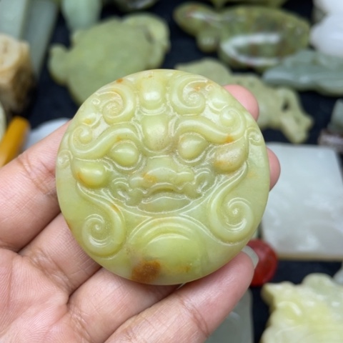 蛇纹石玉未镶嵌颈饰9