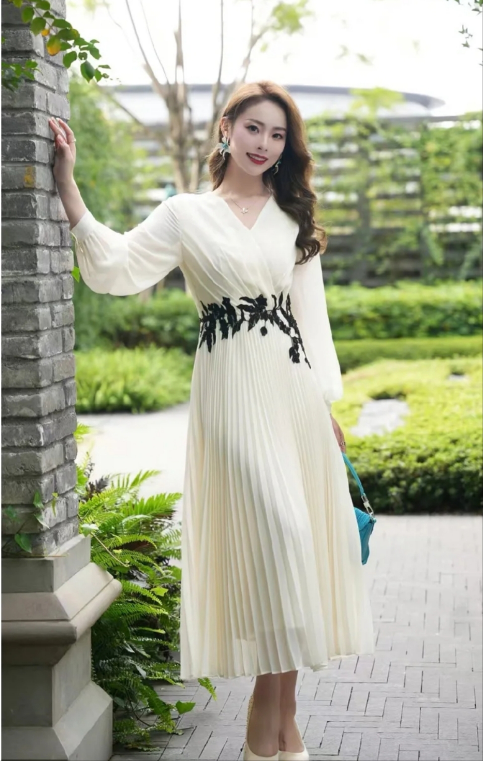 GXO2025新款重工刺绣月光褶百褶连衣裙裙子LYQ0132