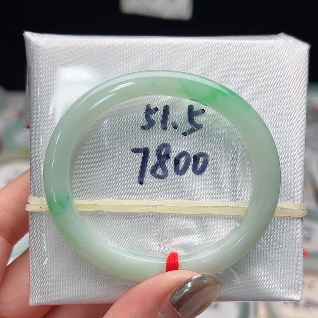 翡翠手镯（贵妃镯）未镶嵌