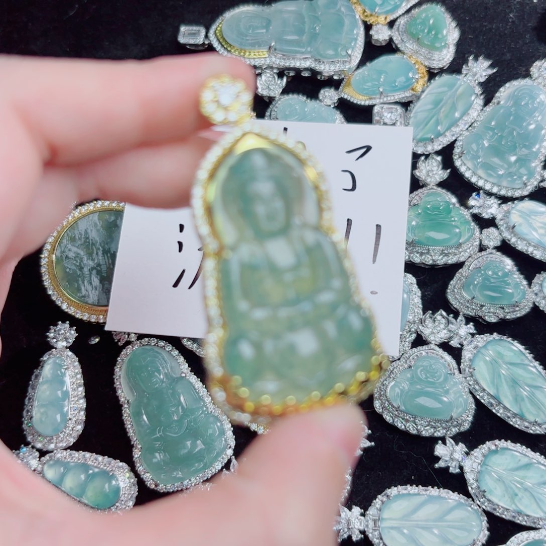 翡翠颈饰未镶嵌观音