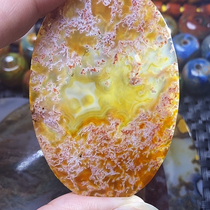 李***发玛瑙/玉髓未镶嵌颈饰