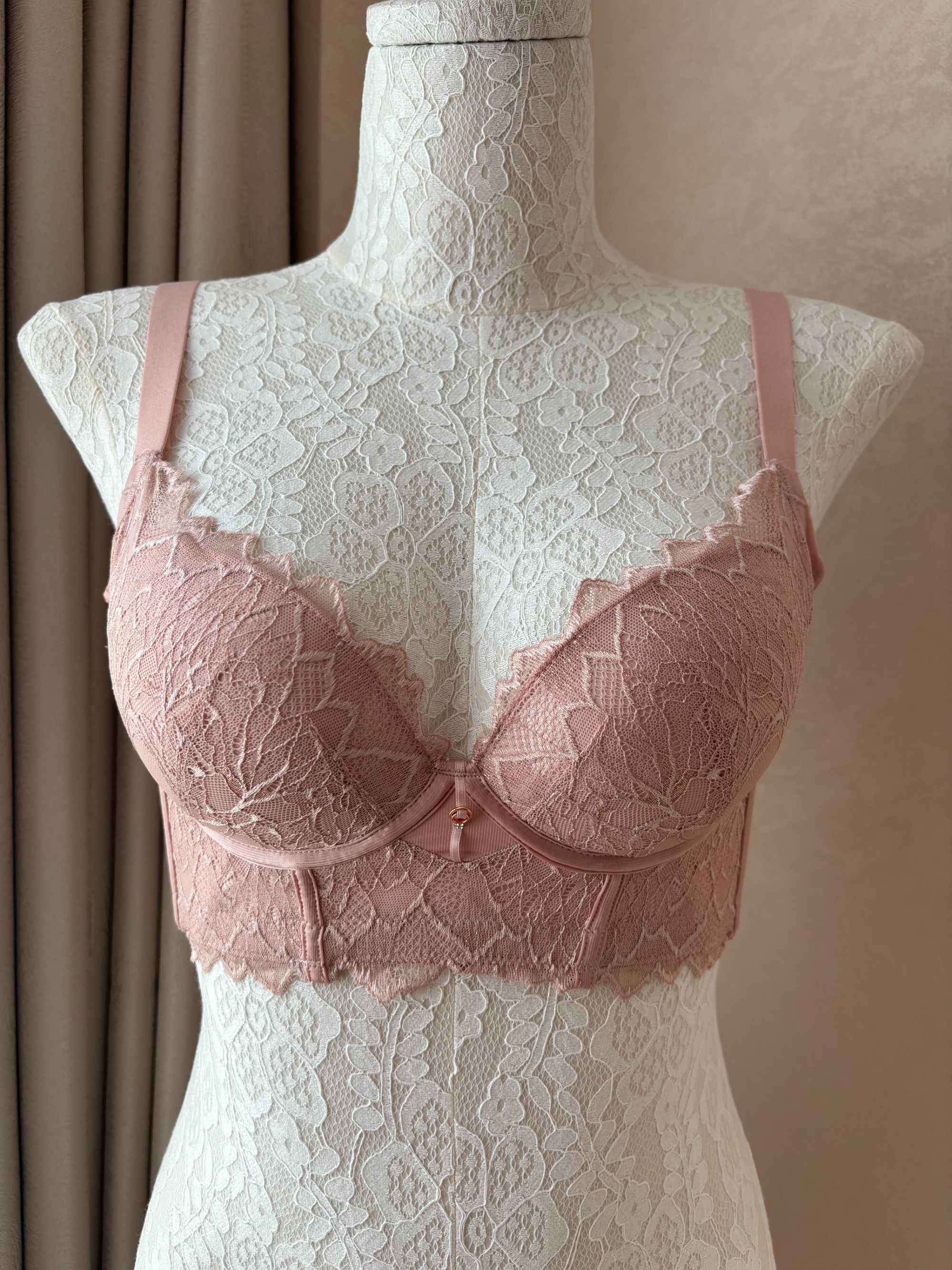 146厚款通勤蕾丝舒适美背性感透气法式时尚大胸显小