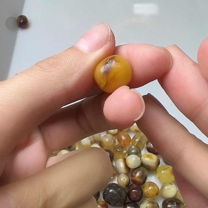 琥珀未镶嵌珠宝奇石