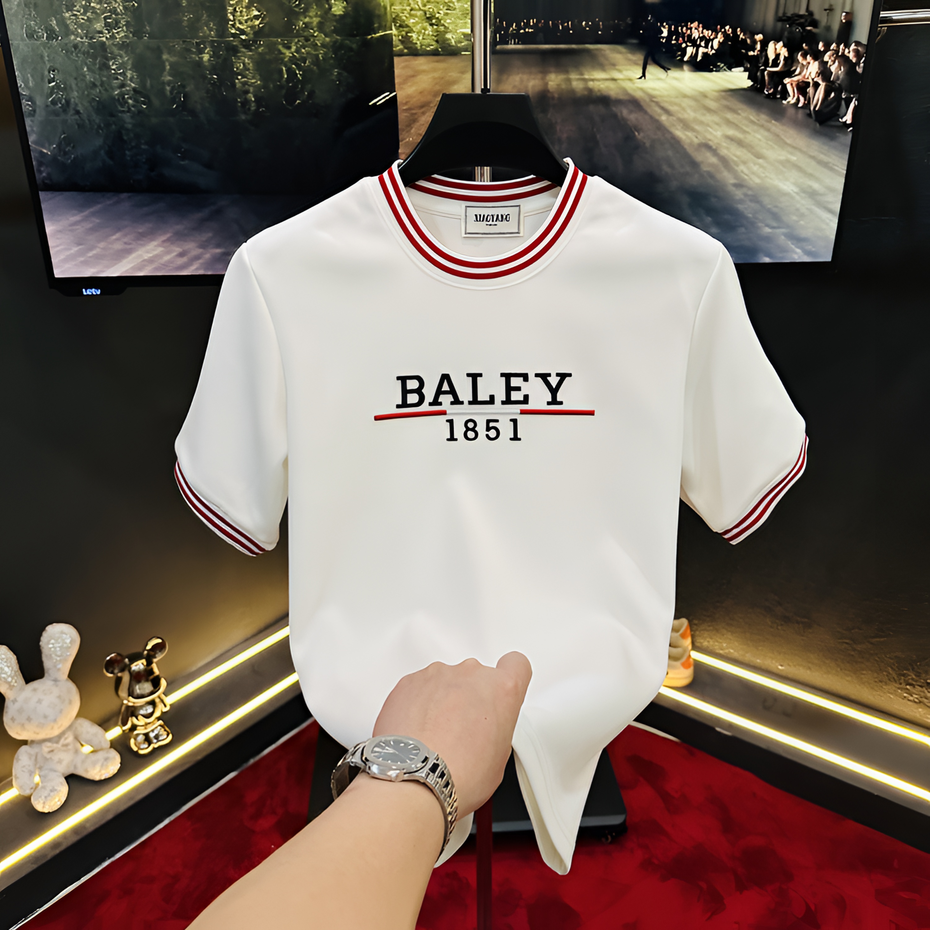 KK/冬季加厚重工刺绣网红爆款轻奢高定男女同款时尚潮流短袖男士