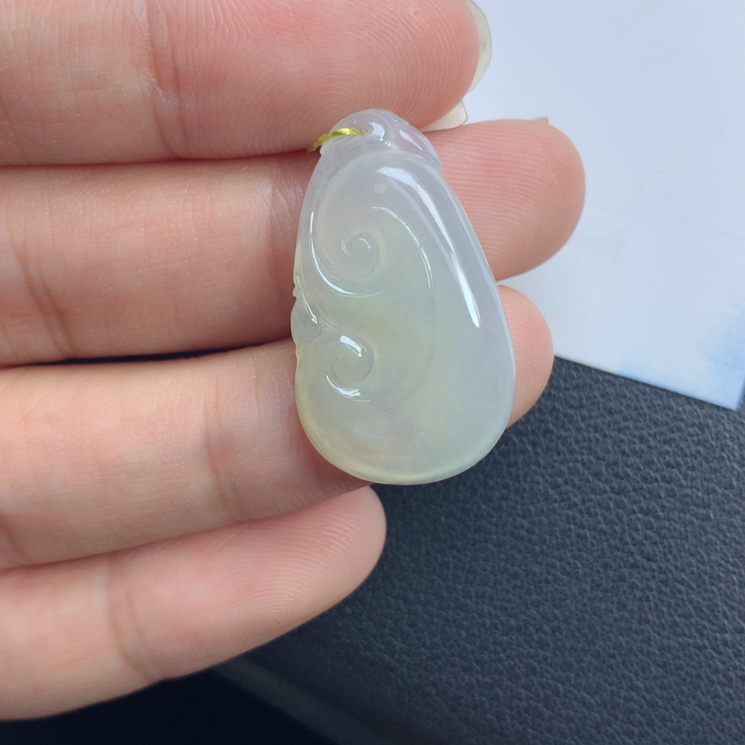 翡翠颈饰未镶嵌如意