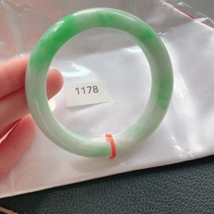 翡翠手镯未镶嵌天然翡翠手镯01