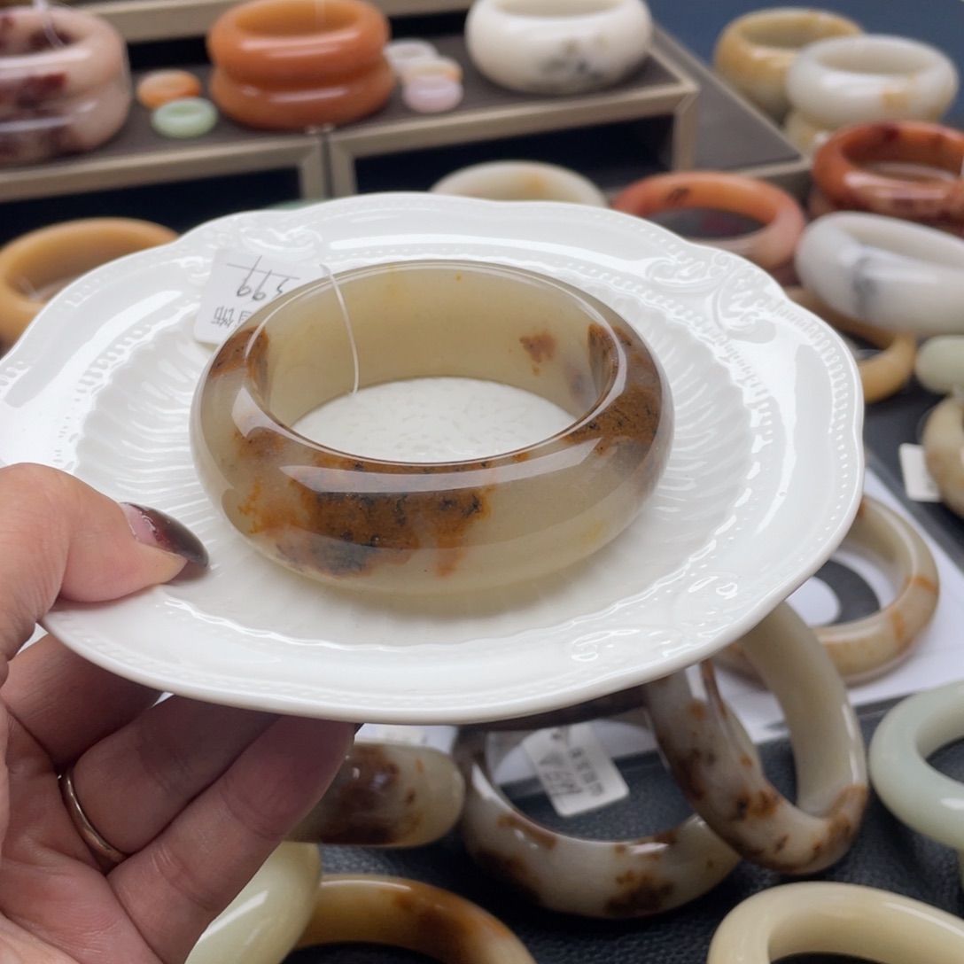 石英质玉未镶嵌手镯