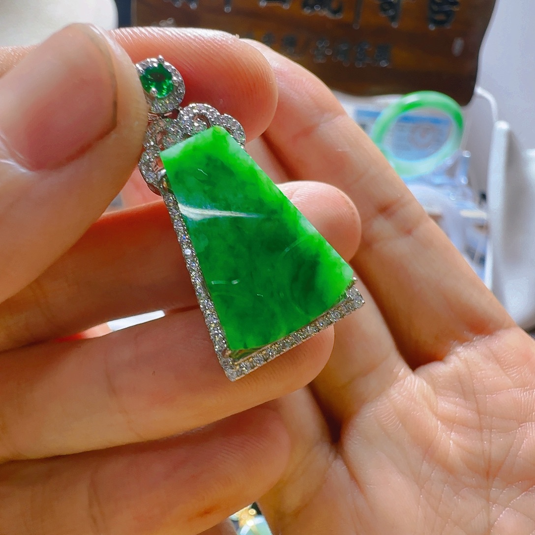 翡翠未镶嵌颈饰翡翠240