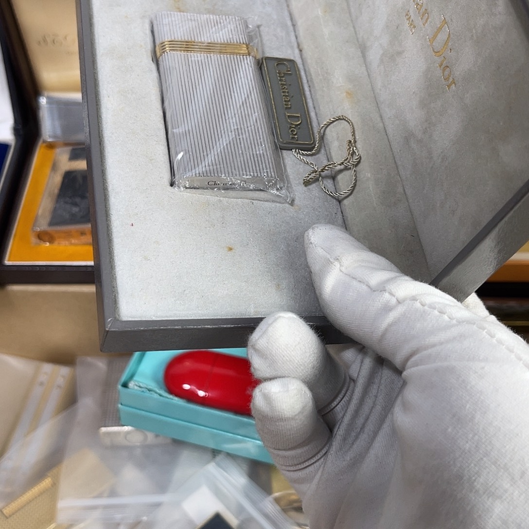 张***禄中古二手打火机云奢