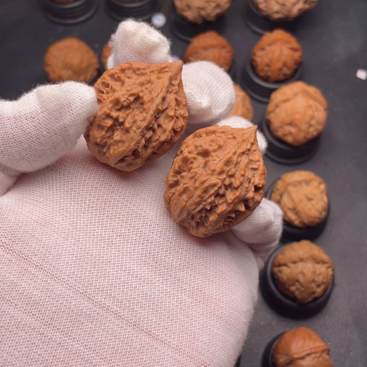 【闪购商品】文玩核桃把件我****腰文玩小手捻核桃