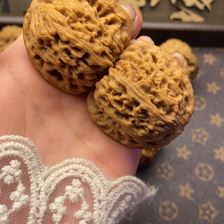 桃核把件铁南疆石文玩核桃