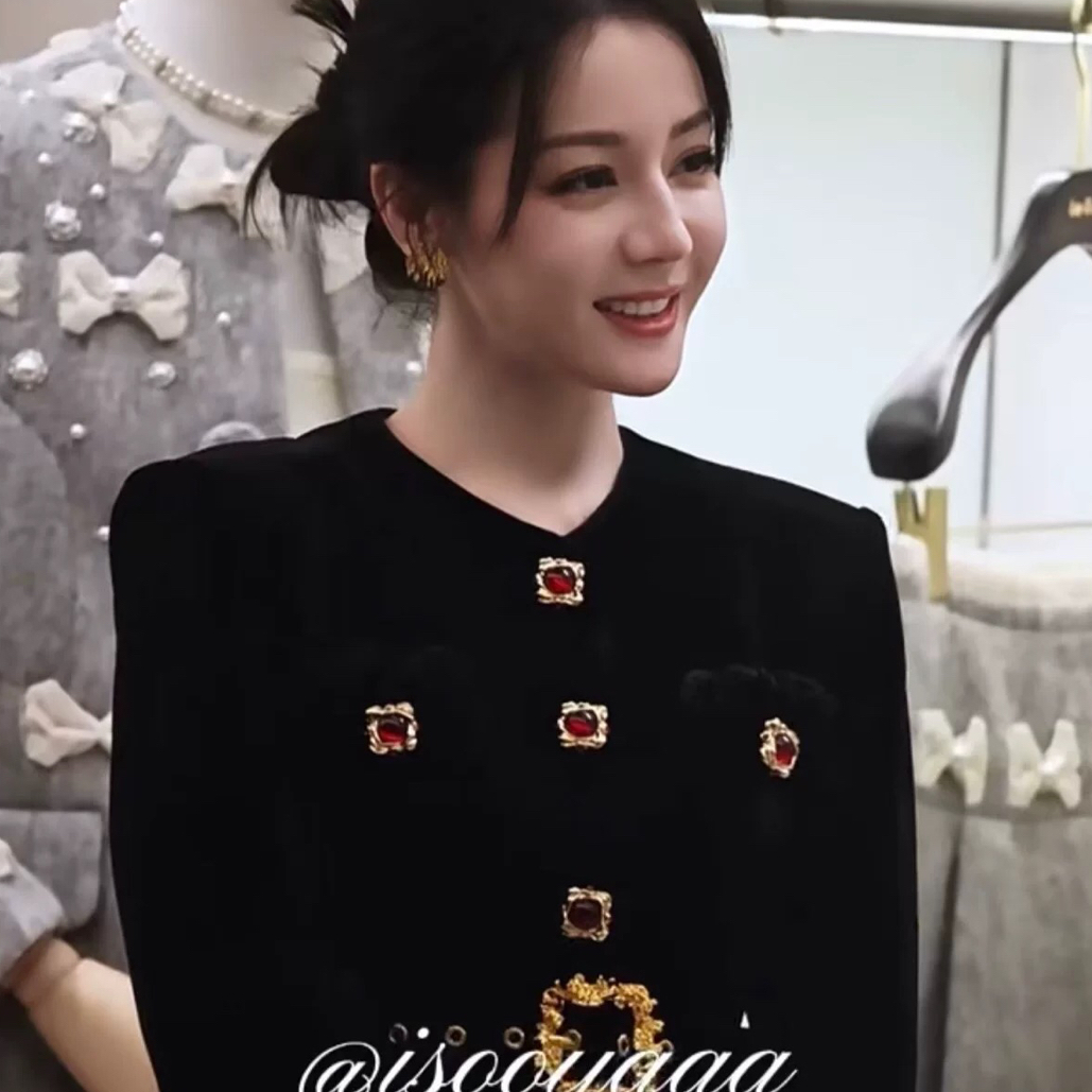 YINHYING（迪丽热巴）宫廷风宝石扣老钱风黑色丝绒收腰显瘦