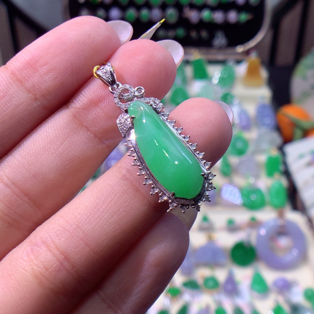 翡翠颈饰18K金镶嵌翡翠