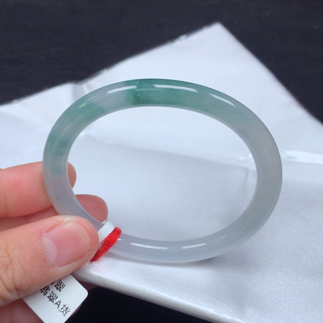 翡翠手镯（贵妃镯）未镶嵌