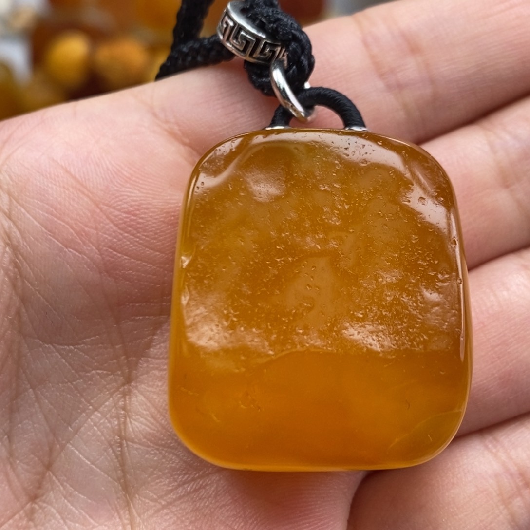 琥珀吊坠(赠链)未镶嵌