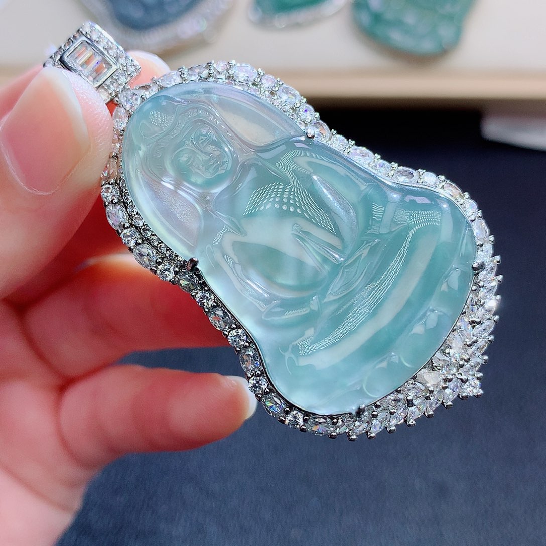 翡翠颈饰未镶嵌翡翠