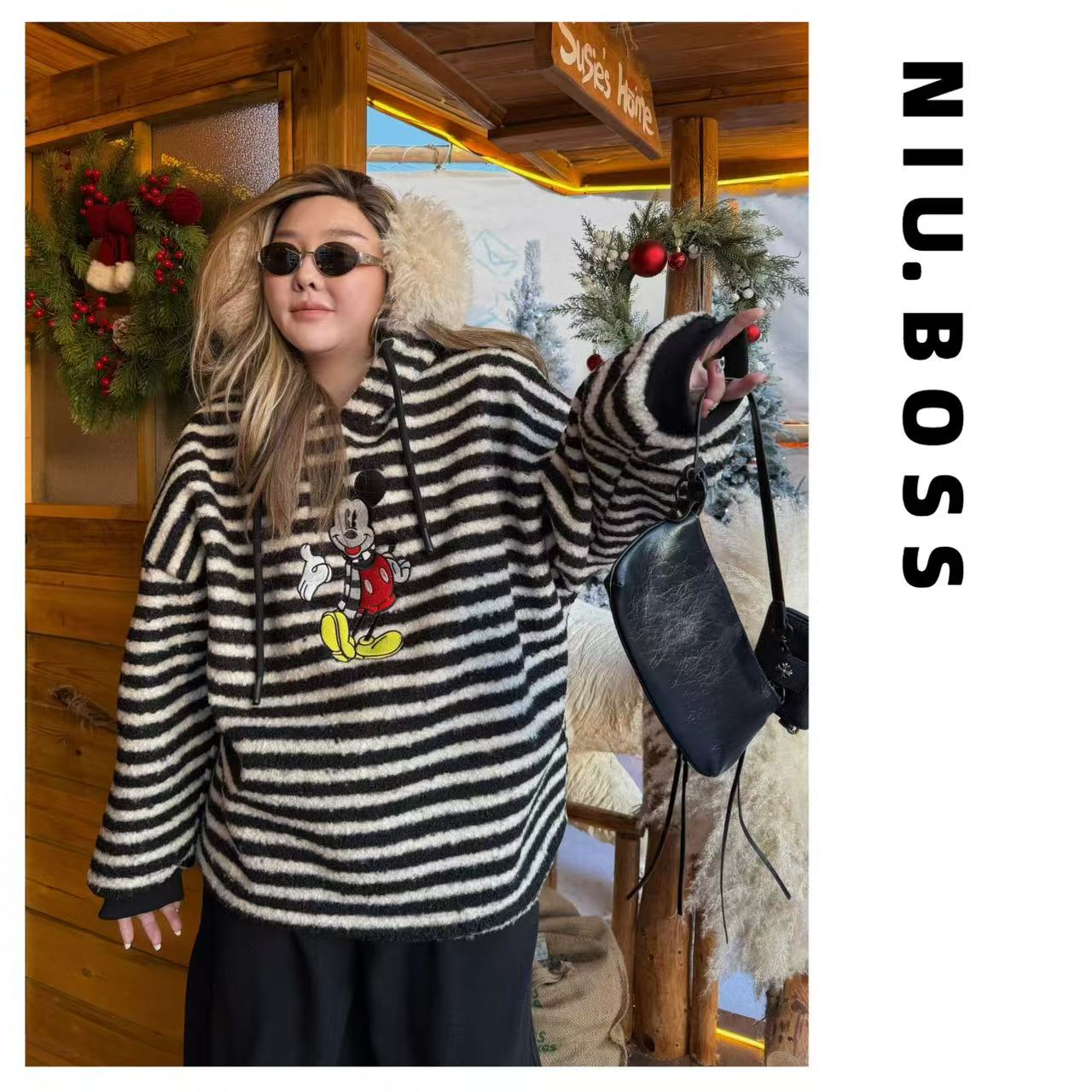 Three Ten. N大码270斤“萌趣米奇”黑白条纹刺绣宽松加绒连帽卫衣