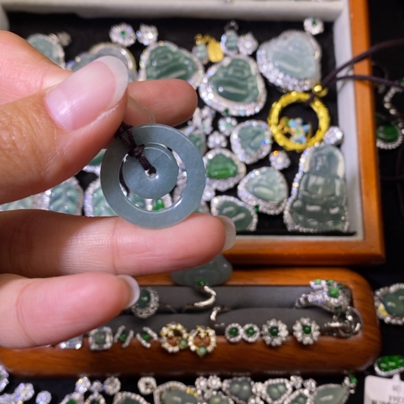 【闪购商品】翡翠颈饰未镶嵌天然