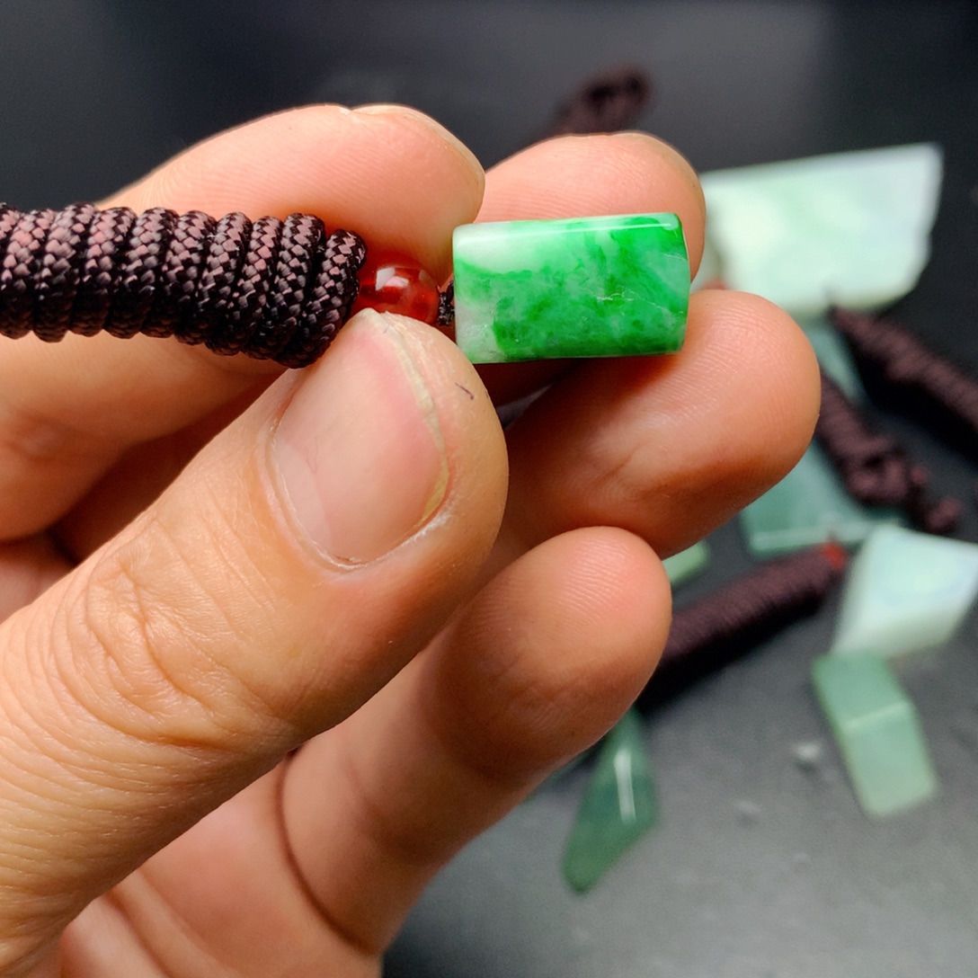 翡翠未镶嵌颈饰翡翠首饰和翡翠珠宝